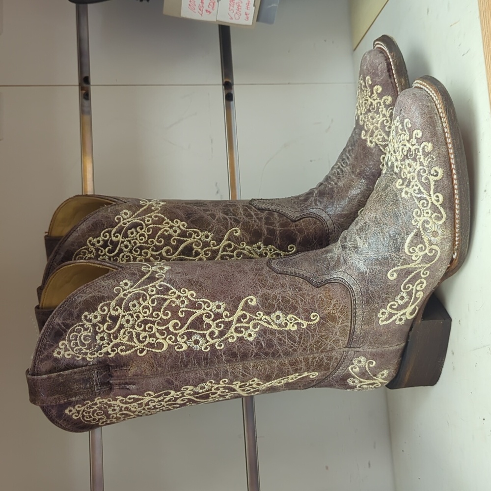 New Women's Corral A2663